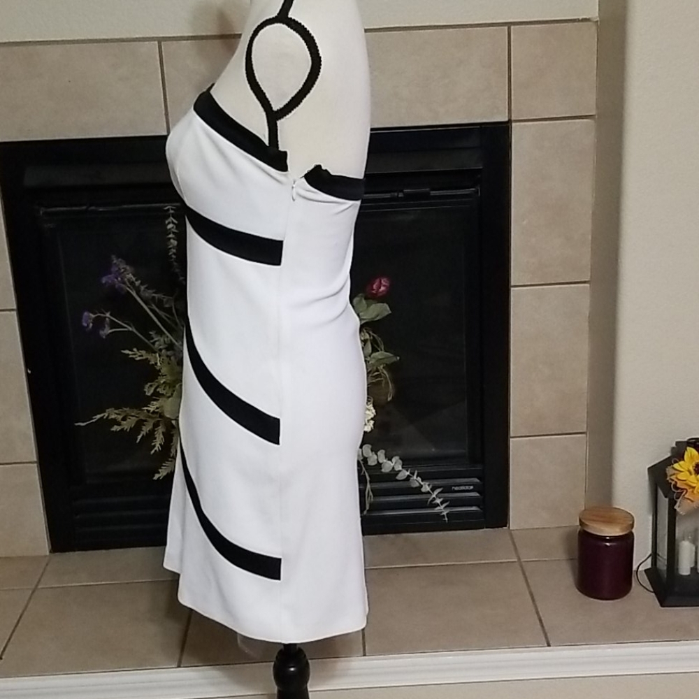 Dress - Picture 2 of 8